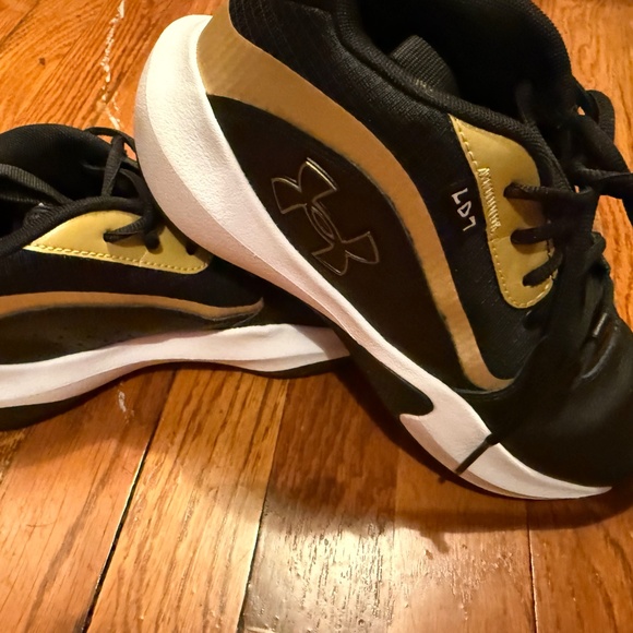 Under Armour basketball shoes size 8 - Picture 1 of 6